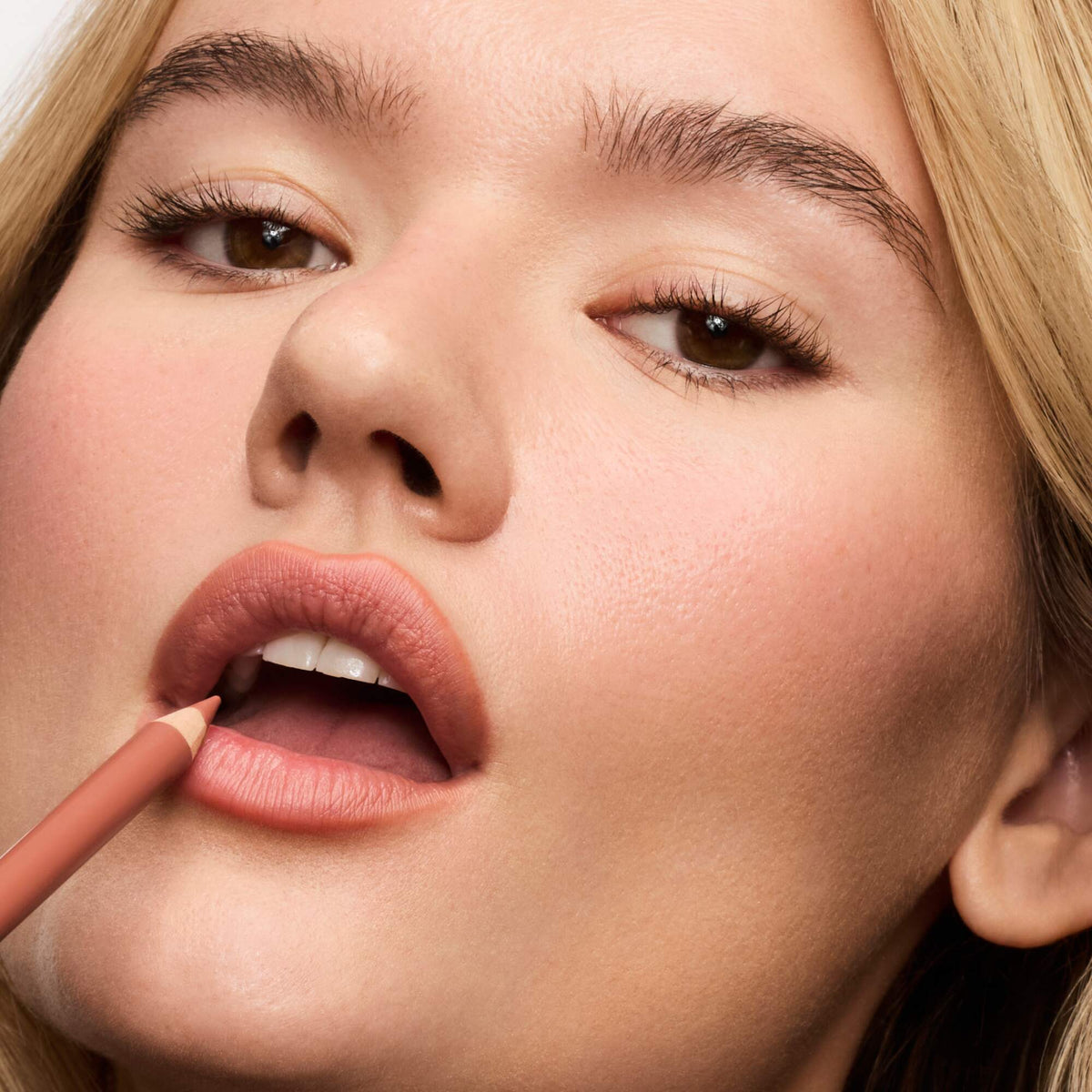 softline-lip-liner-latte-w9 SoftlineLipLiner_Latte_8.jpg