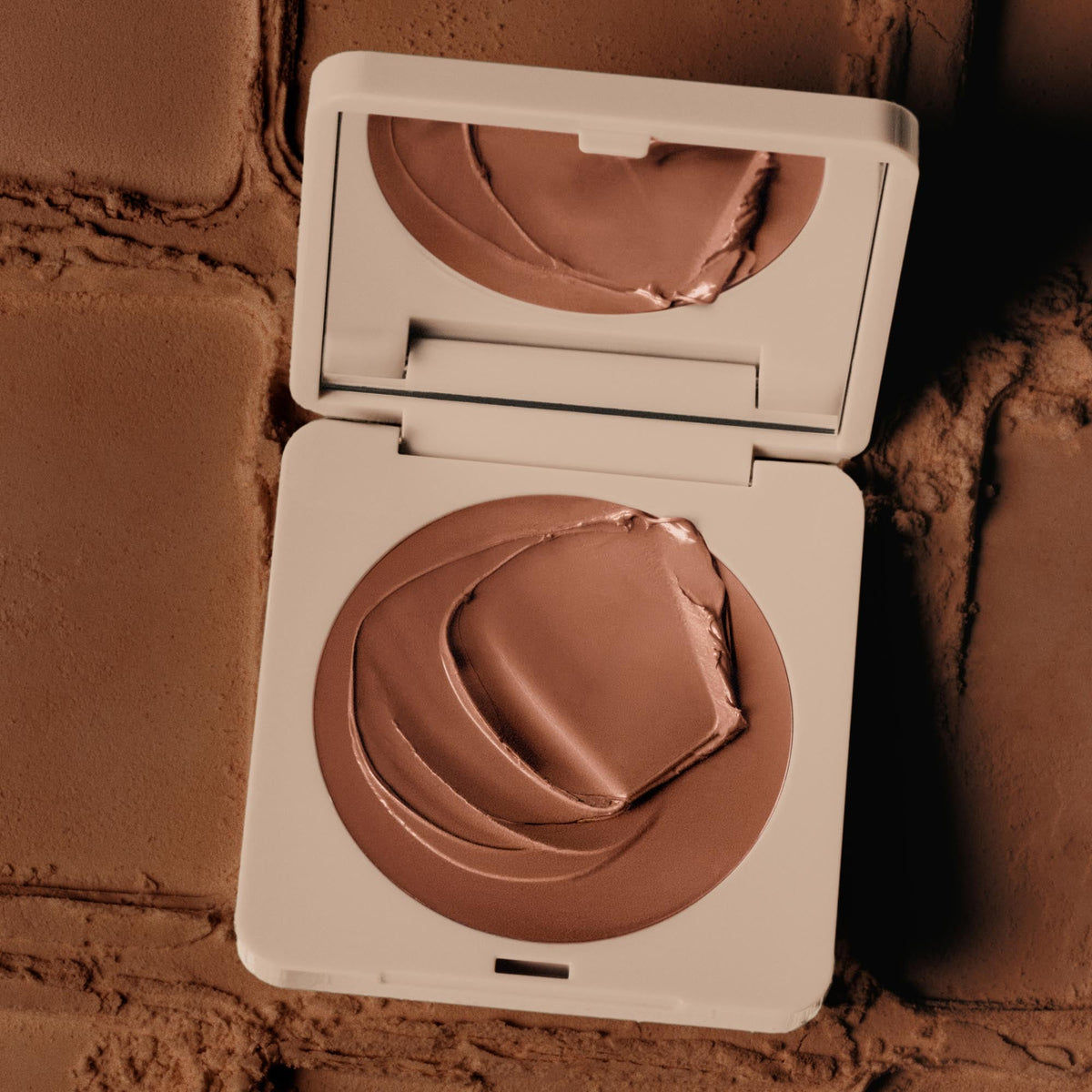 bronzer-butter-balm-desert-o5 Bronzer_Desert-3.jpg