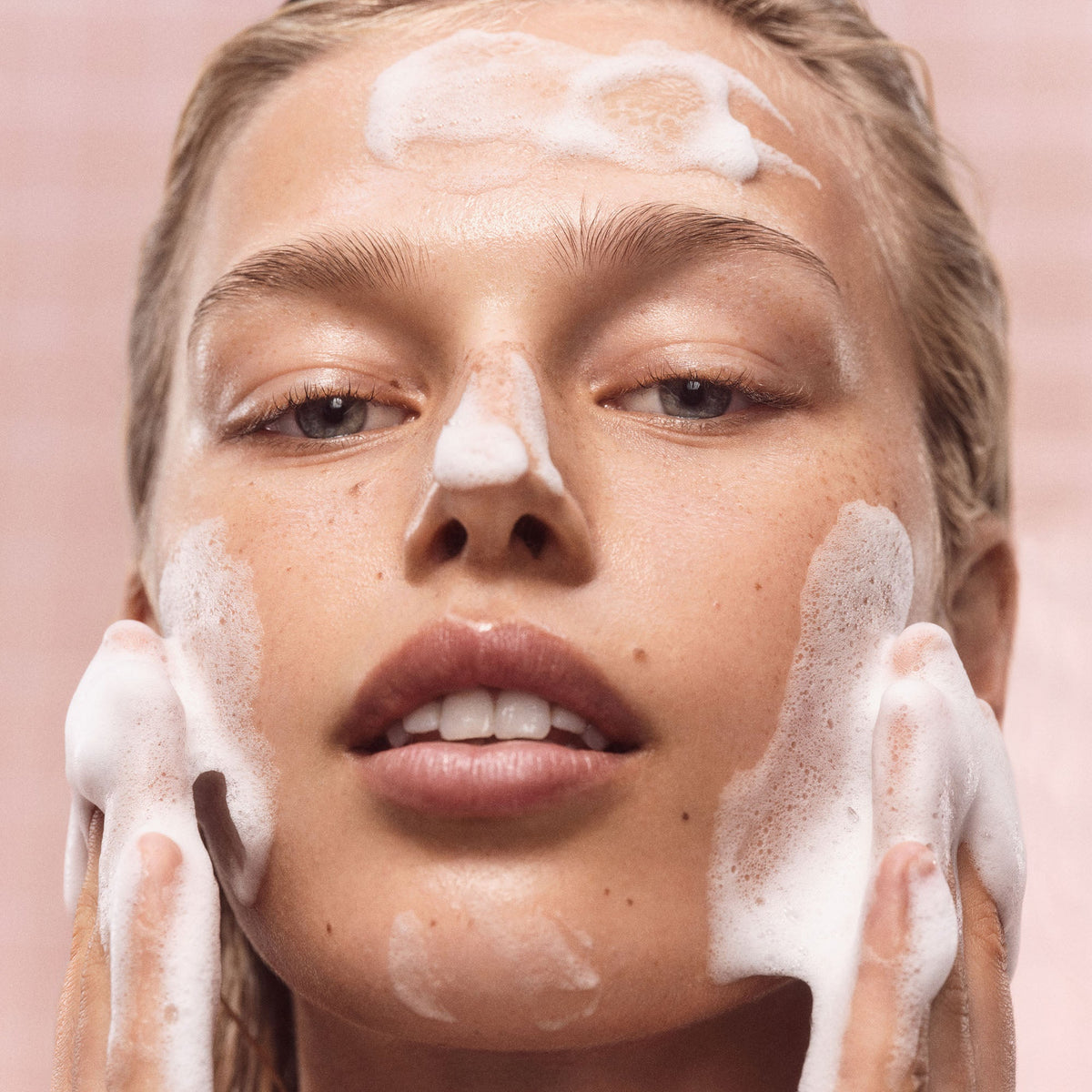 mini-pink-dewtm-gel-cleanser-f0 Pinnk-Dew-4.jpg